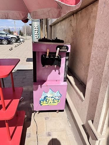 Аппарат для мягкого мороженого (профессиональная фризерная машина). -