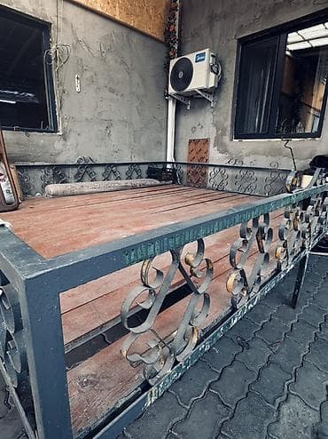 3д сетки: Тапчан 310 x 270 x 80 м, Металл — 1