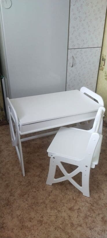 Стол со стулом