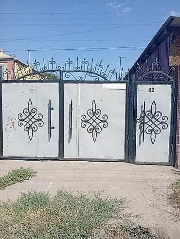 лист на ворота: Кованые распашные ворота с калиткой - Конструкция: двустворчатые — 1