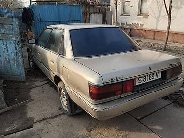 Toyota: Toyota Camry: 1989 г., Механика, Седан — 2