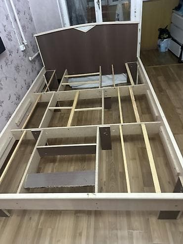 Офисная мебель: Двуспальная кровать, Б/у, Каркас без матраса, длина - 200 см — 1