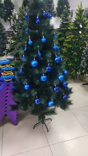 Продам ёлку новогоднюю. Наряжали один раз. Красивая, пушистая, со