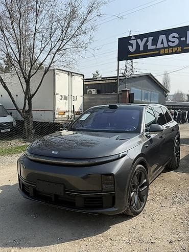 Lixiang: Lixiang L7: 2025 г., 1.5 л, Гибрид, Кроссовер — 1