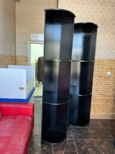 цветочная полка: Пара угловых стеллажей черного цвета, выполненных из дерева или — 3