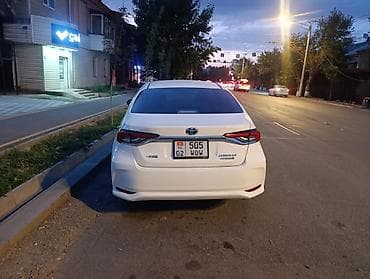 а 190: Toyota Corolla: 2021 г., Гибрид, Седан — 4