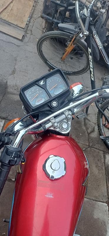 Мотоцикл Honda CG125 (классический дорожный) - Двигатель: 4‑тактный