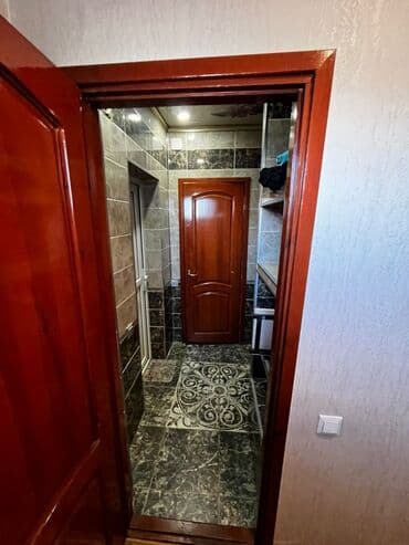 сдаю дом в токмоке: Сдаю дом двух этажный на долгий срок!!! Центр конализациягаз,трёх — 3