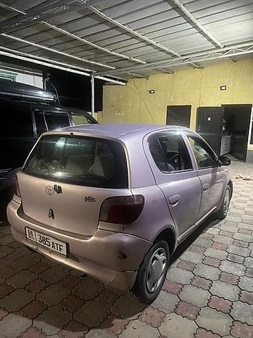 golf vento: Toyota Vitz: 2000 г., Автомат, Бензин, Хэтчбэк — 2