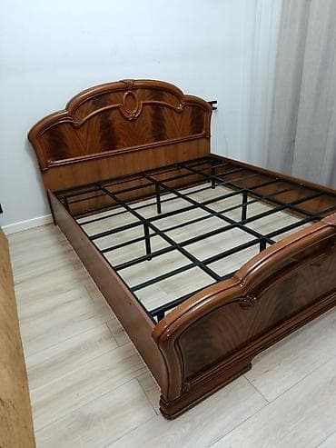 Спальный гарнитур, Б/у, Двуспальная кровать, Шкаф, Комод, Другая страна производитель, цвет - Коричневый at lalafo.kg Спальный гарнитур, Б/у, Двуспальная кровать, Шкаф, Комод, Другая страна производитель, цвет - Коричневый