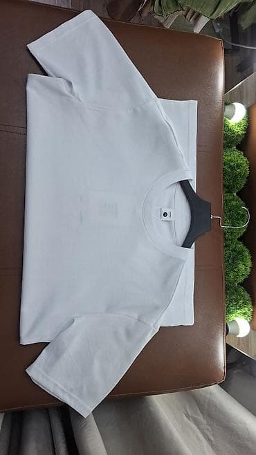 белые: Базовые однотонные футболки оверсайз - Крой: свободный оверсайз — 7