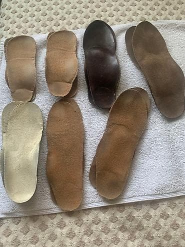 Босоножки, сандалии, шлепанцы: Женская обувь и стельки набором. 1) Сапоги замшевые, черные: - Высота — 4