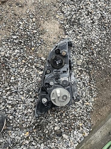 Передние фары: Передняя левая фара Lexus Б/у — 2