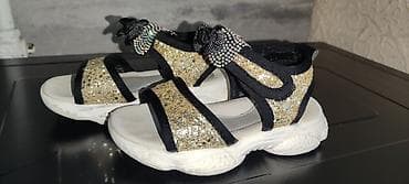 Продам очень милые босоножки для малышки подойдут под любое платье и