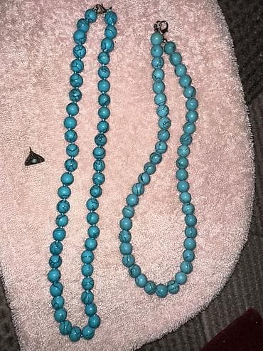 украшеня: Набор бирюзовой бижутерии/украшений в едином стиле. Состав: - Бусы — 4