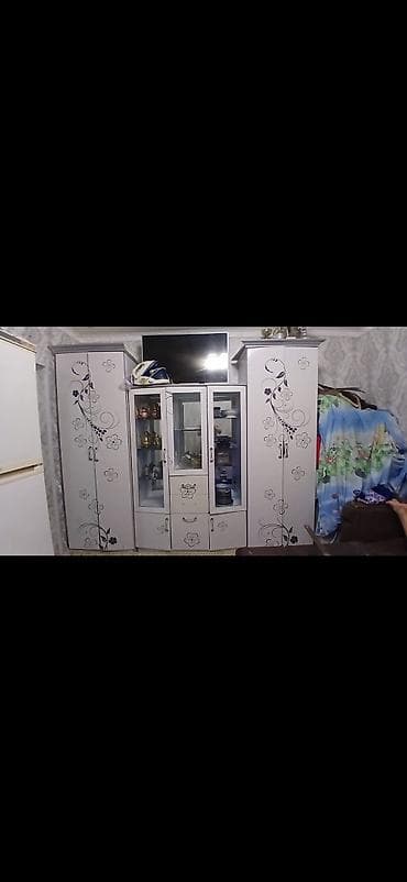 шкаф куплю: Гостиная стенка с витриной и росписью - Комплектация: два высоких — 2