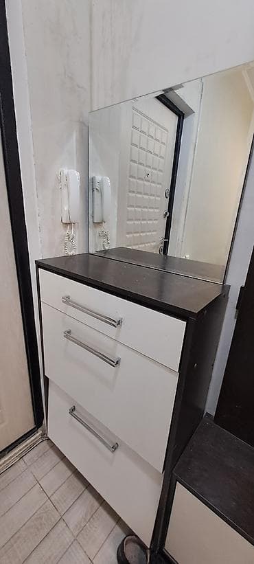 Мебельные гарнитуры: Прихожая модульная, компактная. Состав: - Панель с пятью — 3