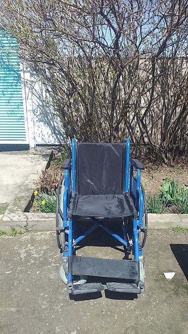 Инвалидная коляска складная, с ручным приводом. - Рама из металла