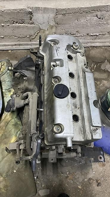 Двигатель Honda, рядная «четвёрка» с алюминиевой крышкой ГБЦ