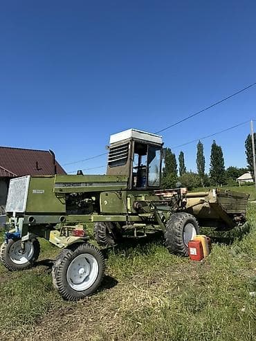Самоходные косилки: Самоходная косилка-подборщик (похоже на «Ростсельмаш» серии — 1
