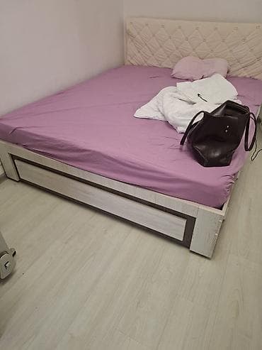 single bed: Двуспальная кровать, Б/у, С матрасом, длина - 200 см — 1