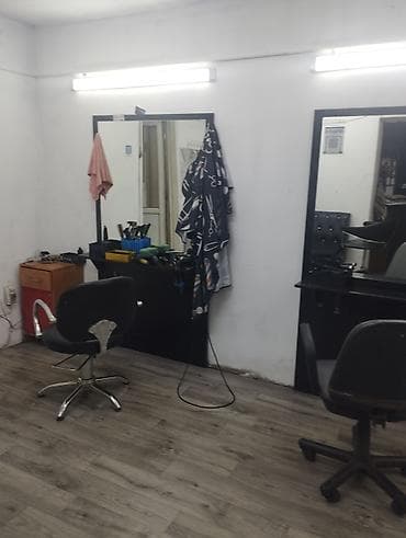 парикмахерский стол: Сдается парикмахерская или продается с обородуванием находится на — 3
