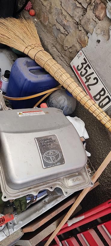 гибрид батареи: Инвертор (силовой модуль) гибридной системы Toyota Hybrid в рабочем — 1