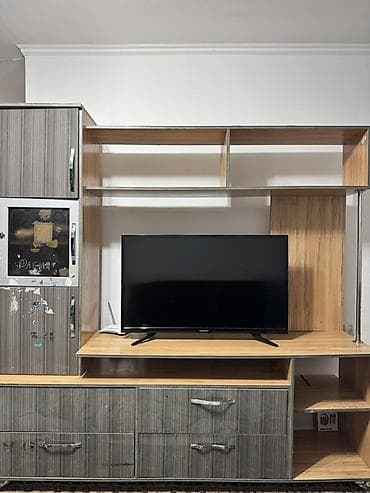 продаю разное: Продаётся стол, качество отличное. Цена 3000сом. Размер стола  — 4