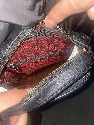 купить чехол для чемодана: Бутун срочно прадаю Сумка через плечо (мессенджер) из чёрной фактурной — 1