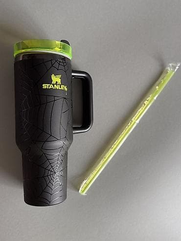 Кухонные принадлежности: Термокружка Stanley с ручкой и крышкой + трубочка - Объем: около 1 л — 1