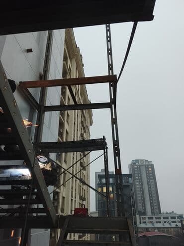 железный: Металлическая лестница Для дома, Форма лестницы: Много-маршевая — 4