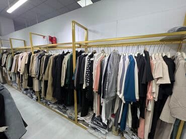 оборудование в бутик: Кронштейны Стеллажи Стойки Вешала Столы ресепшен Раскладочные — 22