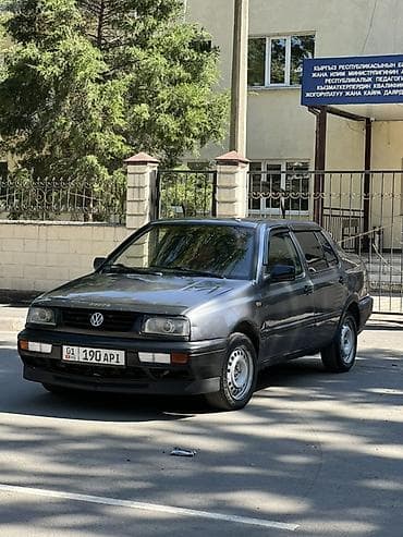 nardo grey: Volkswagen Vento: 1992 г., 1.8 л, Седан — 1