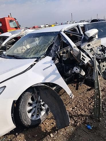 Продается аварийная Toyota Camry Hybrid (седан, белый цвет) — на — 6