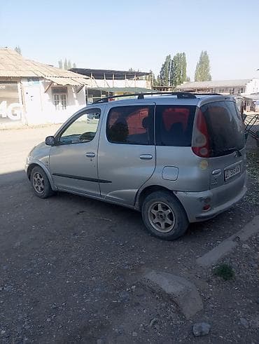 портер 2 салон: Toyota Yaris Verso: 2002 г., 1.3 л, Механика, Бензин, Минивэн — 4