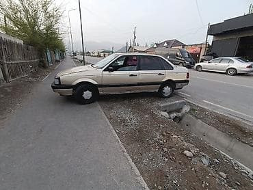 Volkswagen Passat: 1991 г., 1.8 л, Механика, Бензин, Лифтбек