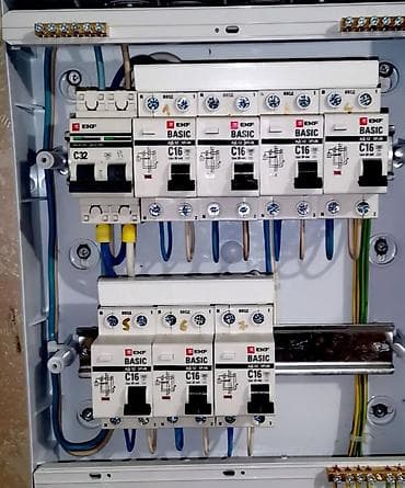 услуги электрика круглосуточное: Электрик | Установка счетчиков, Установка стиральных машин, Демонтаж электроприборов Больше 6 лет опыта — 7