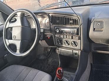 Volkswagen: Volkswagen Passat: 1989 г., 1.8 л, Механика, Бензин — 5