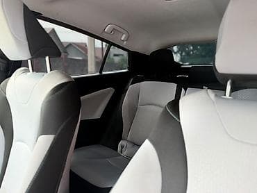 model y: Toyota Prius: 2019 г., Автомат, Гибрид, Хэтчбэк — 4