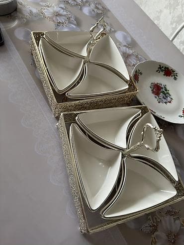 столик сервировочный: Сервировочный набор для закусок/сладостей - Элегантная квадратная — 3