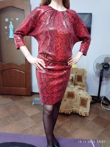 Продаю очень красивое платье размер 38 (44 ) производство Турция одето