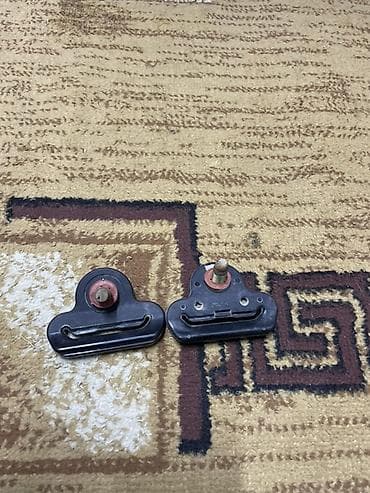 крепеж скоба: Держатели/фиксаторы ремней безопасности (пара) Состояние отличное — 2