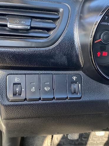 мото номер: Kia Rio: 2013 г., Механика, Седан — 6