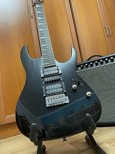 синтезатор roland: Электрогитара типа Superstrat + комбоусилитель Гитара: - Корпус с — 3