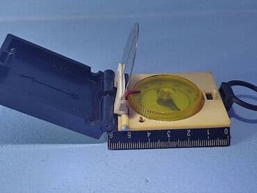 Компас турист - 2 
производство ссср
работает отлично