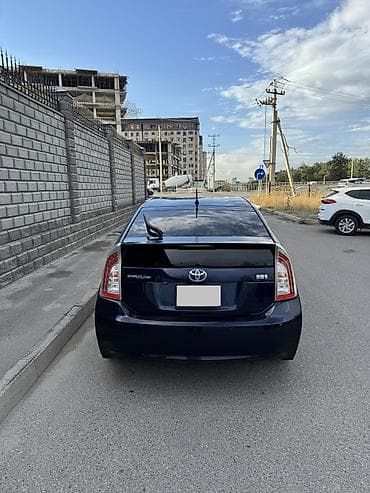 Toyota Prius: 2014 г., 1.8 л, Вариатор — 5