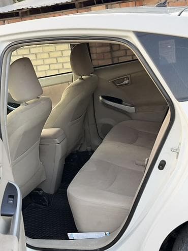 тайота в: Toyota Prius: 2015 г., 1.8 л, Автомат, Гибрид, Хэтчбэк — 6