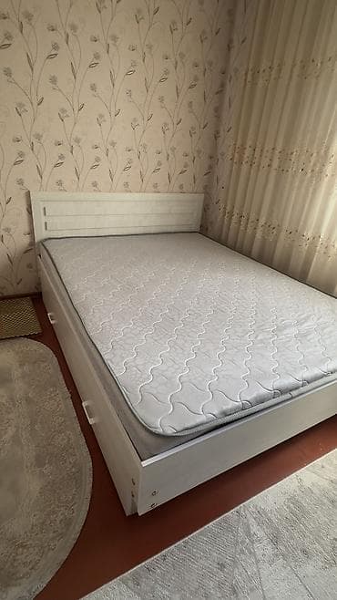 Продаю кровать новая с выдвижными ящиками белого цвета