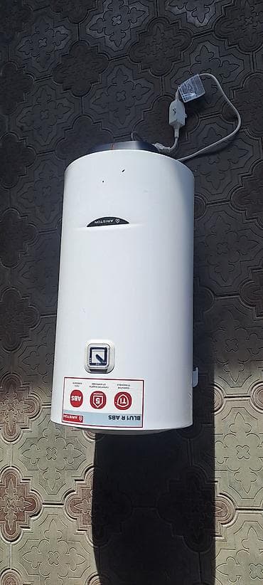 вода слив: Накопительный водонагреватель Объем бака: 40 л, Ariston, Новый — 2