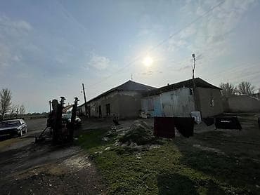 продам дом киргизия 1: Продается территория 0,81 га На территории имеется: -Весовая с — 4